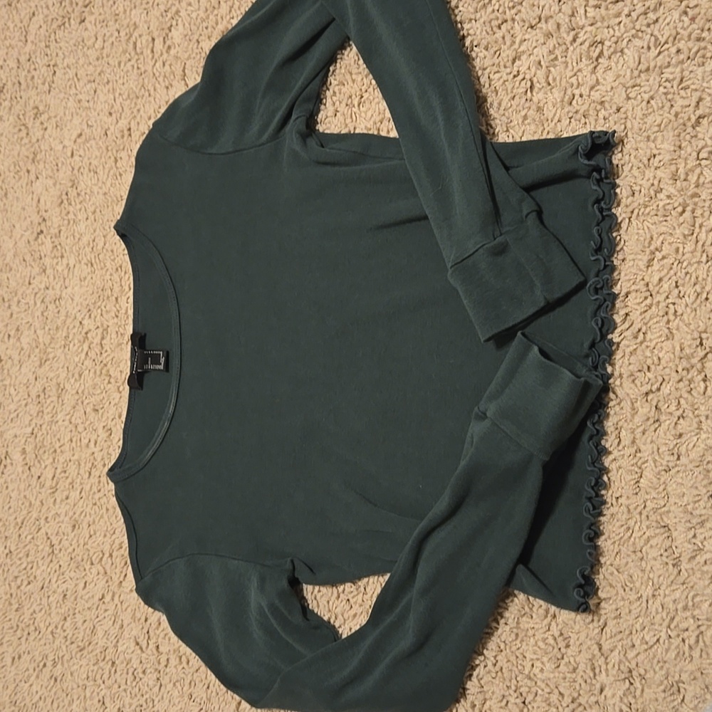 Forever 21 Green Lettuce Edged Top Size Small